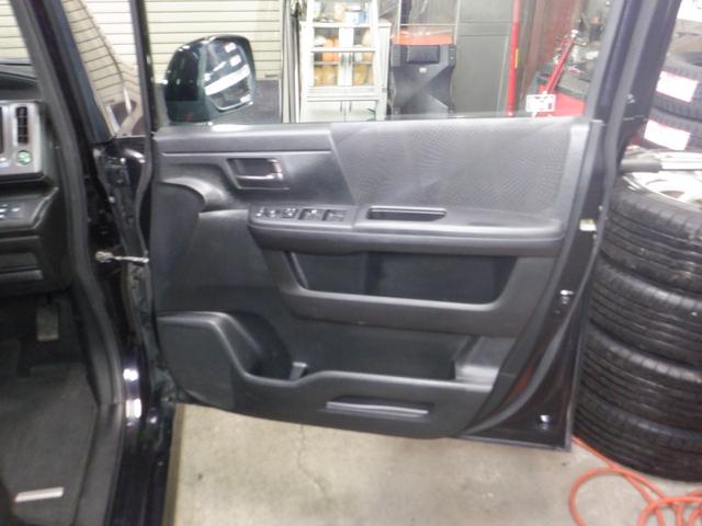 ステップワゴンスパーダ Ｚ　４ＷＤ　ナビ　ＴＶ　Ｂ／Ｔ　Ｂカメラ　両側電動　スマートキー　ＨＩＤ　ＥＴＣ　ワイパーデアイサー　ミラーヒーター　ＶＳＡ　リアヒーター　フォグランプ　オートエアコン（31枚目）