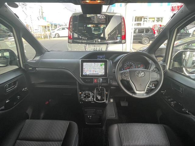 ヴォクシー ＺＳ　４ＷＤ【走行１．１万キロ】後期　寒冷地仕様　７人　クラリオン９型ナビ　地デジＴＶ　Ｂｌｕｅｔｏｏｔｈ　バックカメラ　ＵＳＢ　衝突被害軽減　クルーズコントロール　電動スライド　オートＬＥＤライト　ＥＴＣ（3枚目）