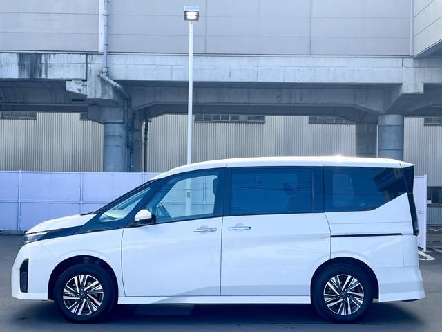 セレナ ハイウェイスターＶ　４ＷＤ　クリアビューパッケージ　寒冷地仕様　純正１２．３型ナビ　地デジＴＶ　Ｂｌｕｅｔｏｏｔｈ　スマホ連携　ＨＤＭＩ端子　デジタルインナーミラー　ステアリングヒーター　シートヒーター　ＢＳＭ　禁煙車（12枚目）
