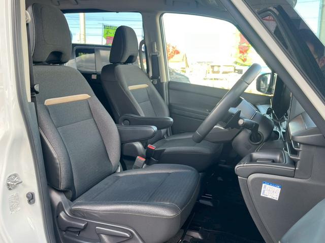 セレナ ハイウェイスターＶ　４ＷＤ　クリアビューパッケージ　寒冷地仕様　純正１２．３型ナビ　地デジＴＶ　Ｂｌｕｅｔｏｏｔｈ　スマホ連携　ＨＤＭＩ端子　デジタルインナーミラー　ステアリングヒーター　シートヒーター　ＢＳＭ　禁煙車（15枚目）