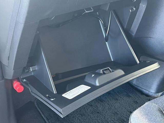 セレナ ハイウェイスターＶ　４ＷＤ　クリアビューパッケージ　寒冷地仕様　純正１２．３型ナビ　地デジＴＶ　Ｂｌｕｅｔｏｏｔｈ　スマホ連携　ＨＤＭＩ端子　デジタルインナーミラー　ステアリングヒーター　シートヒーター　ＢＳＭ　禁煙車（18枚目）