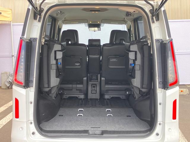 セレナ ハイウェイスターＶ　４ＷＤ　クリアビューパッケージ　寒冷地仕様　純正１２．３型ナビ　地デジＴＶ　Ｂｌｕｅｔｏｏｔｈ　スマホ連携　ＨＤＭＩ端子　デジタルインナーミラー　ステアリングヒーター　シートヒーター　ＢＳＭ　禁煙車（30枚目）