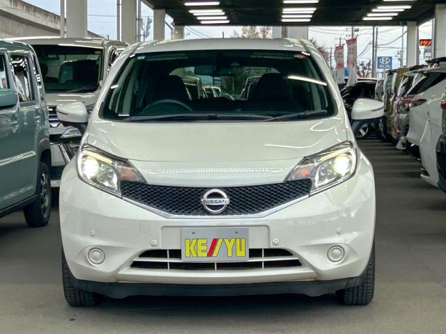 ノート X FOUR Vセレクション+セーフティII 4WD 夏・冬タイヤ付 純正エンジンスターター 純正ナビ アラウンドビューモニター 地デジTV Bluetooth コーナーセンサー 衝突被害軽減装置 LEDヘッドライト パートタイム4WD 禁煙車(6枚目)