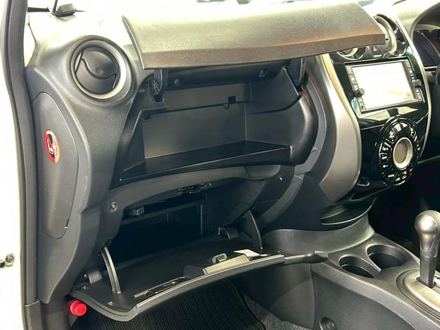 ノート X FOUR Vセレクション+セーフティII 4WD 夏・冬タイヤ付 純正エンジンスターター 純正ナビ アラウンドビューモニター 地デジTV Bluetooth コーナーセンサー 衝突被害軽減装置 LEDヘッドライト パートタイム4WD 禁煙車(18枚目)