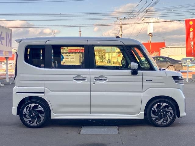 スペーシアカスタム ハイブリッドＸＳターボ　４ＷＤ　届出済未使用車　全方位モニター付９型ナビ　地デジＴＶ　スマホ連携　Ｂｌｕｅｔｏｏｔｈ　ＵＳＢ　追従レーダークルーズ　標識認知機能　レーンアシスト　誤発進抑制　コーナーセンサー　シートヒーター（8枚目）