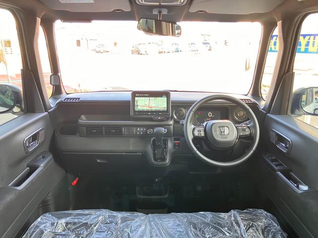 Ｎ－ＢＯＸカスタム ターボ　４ＷＤ　届出済未使用　ターボ　純正８型ナビ　地デジＴＶ　Ｂｌｕｅｔｏｏｔｈ　バックカメラ　両側電動スライドドア　追従クルーズコントロール　シートヒーター　ハーフ革シート　スマートキー　ホンダセンシング（3枚目）
