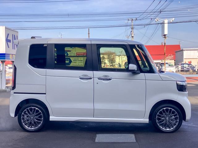 Ｎ－ＢＯＸカスタム ターボ　４ＷＤ　届出済未使用　ターボ　純正８型ナビ　地デジＴＶ　Ｂｌｕｅｔｏｏｔｈ　バックカメラ　両側電動スライドドア　追従クルーズコントロール　シートヒーター　ハーフ革シート　スマートキー　ホンダセンシング（8枚目）