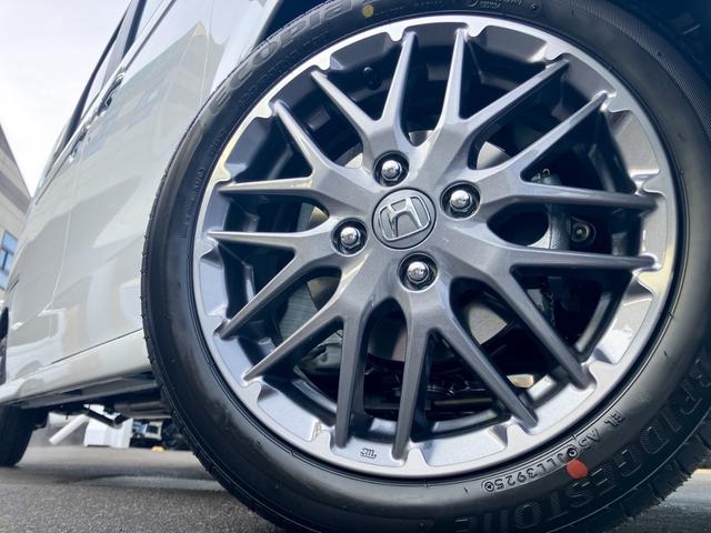 Ｎ－ＢＯＸカスタム ターボ　４ＷＤ　届出済未使用　ターボ　純正８型ナビ　地デジＴＶ　Ｂｌｕｅｔｏｏｔｈ　バックカメラ　両側電動スライドドア　追従クルーズコントロール　シートヒーター　ハーフ革シート　スマートキー　ホンダセンシング（13枚目）