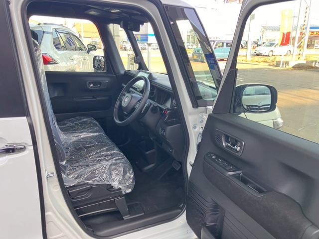 Ｎ－ＢＯＸカスタム ターボ　４ＷＤ　届出済未使用　ターボ　純正８型ナビ　地デジＴＶ　Ｂｌｕｅｔｏｏｔｈ　バックカメラ　両側電動スライドドア　追従クルーズコントロール　シートヒーター　ハーフ革シート　スマートキー　ホンダセンシング（14枚目）