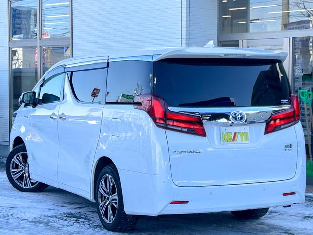 アルファードハイブリッド Ｇ　Ｆパッケージ　４ＷＤ　後期型　【純正ディスプレイオーディオ・ナビ付】　Ｂｌｕｅｔｏｏｔｈ　純正後席モニター　スマホ連携　バックカメラ　デジタルインナーミラー　ステアリングヒーター　シートヒーター＆エアコン　禁煙車（11枚目）