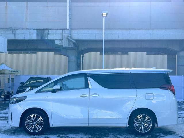 アルファードハイブリッド Ｇ　Ｆパッケージ　４ＷＤ　後期型　【純正ディスプレイオーディオ・ナビ付】　Ｂｌｕｅｔｏｏｔｈ　純正後席モニター　スマホ連携　バックカメラ　デジタルインナーミラー　ステアリングヒーター　シートヒーター＆エアコン　禁煙車（12枚目）