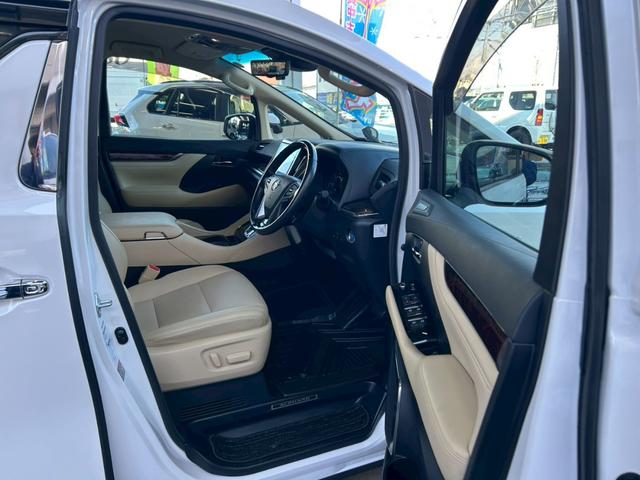 アルファードハイブリッド Ｇ　Ｆパッケージ　４ＷＤ　後期型　【純正ディスプレイオーディオ・ナビ付】　Ｂｌｕｅｔｏｏｔｈ　純正後席モニター　スマホ連携　バックカメラ　デジタルインナーミラー　ステアリングヒーター　シートヒーター＆エアコン　禁煙車（14枚目）