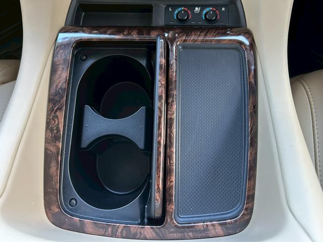 アルファードハイブリッド Ｇ　Ｆパッケージ　４ＷＤ　後期型　【純正ディスプレイオーディオ・ナビ付】　Ｂｌｕｅｔｏｏｔｈ　純正後席モニター　スマホ連携　バックカメラ　デジタルインナーミラー　ステアリングヒーター　シートヒーター＆エアコン　禁煙車（40枚目）