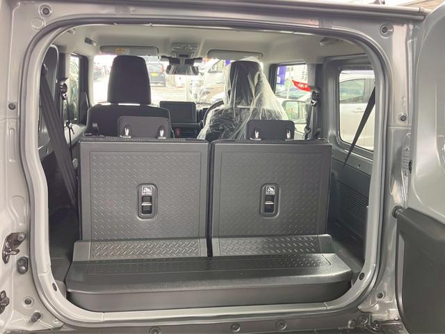 ジムニー ＸＣ　４ＷＤ／届出済未使用車／５型／デュアルセンサーブレーキサポートＩＩ／アダプティブクルーズコントロール／後方誤発信抑制機能／シートヒーター／コーナーセンサー／ＬＥＤヘッドライト／横滑り防止／背面タイヤ（22枚目）