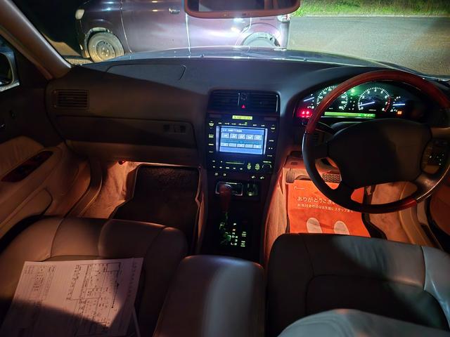 セルシオ Ｃ仕様　・ワンオーナーユーザー買取車・新品エアサスコントローラー・新品夏タイヤ・純正電動カーテン・純正エンジンスターター・純正ドアバイザー・ゴールドエンブレム・本革・パワーシート・オートクルーズ（6枚目）