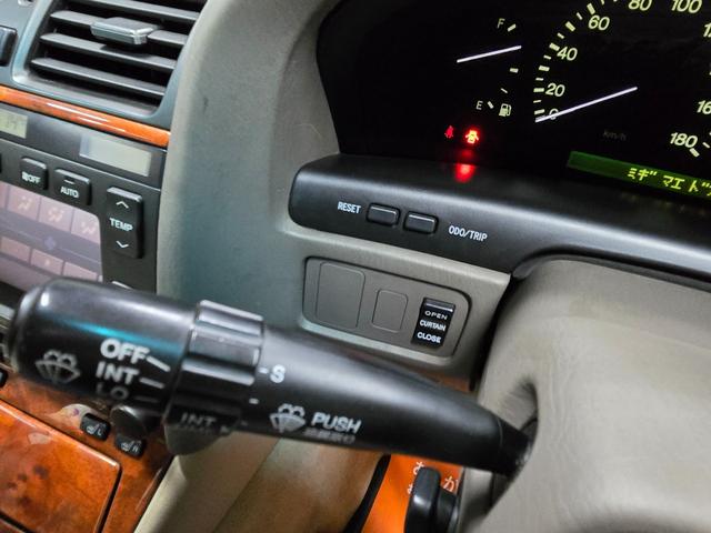 セルシオ Ｃ仕様　・ワンオーナーユーザー買取車・新品エアサスコントローラー・新品夏タイヤ・純正電動カーテン・純正エンジンスターター・純正ドアバイザー・ゴールドエンブレム・本革・パワーシート・オートクルーズ（32枚目）