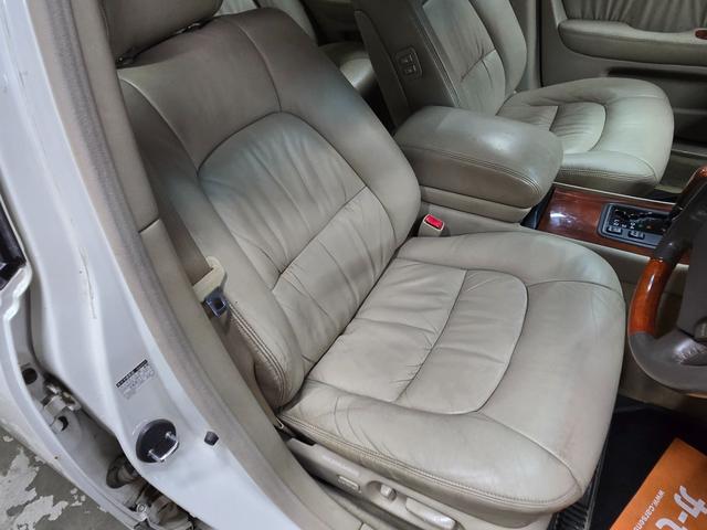 セルシオ Ｃ仕様　・ワンオーナーユーザー買取車・新品エアサスコントローラー・新品夏タイヤ・純正電動カーテン・純正エンジンスターター・純正ドアバイザー・ゴールドエンブレム・本革・パワーシート・オートクルーズ（42枚目）