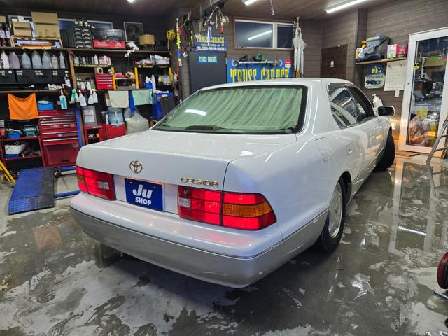 セルシオ Ｃ仕様　・ワンオーナーユーザー買取車・新品エアサスコントローラー・新品夏タイヤ・純正電動カーテン・純正エンジンスターター・純正ドアバイザー・ゴールドエンブレム・本革・パワーシート・オートクルーズ（65枚目）