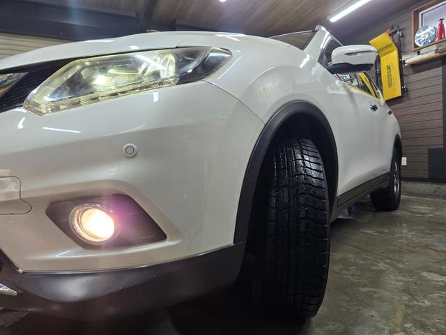 エクストレイル ２０Ｘ　エマージェンシーブレーキパッケージ　・寒冷地・７人乗り・エンジンスターター・アラウンドビューモニター・オートクルーズ・シートヒーター・Ｂｌｕｅｔｏｏｔｈ純正ナビ・アイドルストップ・横滑り防止・フラット・夏／冬タイヤ・距離無制限一年保証（12枚目）