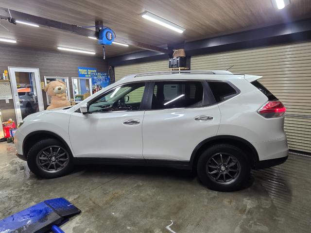 エクストレイル ２０Ｘ　エマージェンシーブレーキパッケージ　・寒冷地・７人乗り・エンジンスターター・アラウンドビューモニター・オートクルーズ・シートヒーター・Ｂｌｕｅｔｏｏｔｈ純正ナビ・アイドルストップ・横滑り防止・フラット・夏／冬タイヤ・距離無制限一年保証（16枚目）