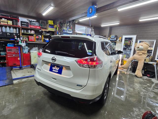 エクストレイル ２０Ｘ　エマージェンシーブレーキパッケージ　・寒冷地・７人乗り・エンジンスターター・アラウンドビューモニター・オートクルーズ・シートヒーター・Ｂｌｕｅｔｏｏｔｈ純正ナビ・アイドルストップ・横滑り防止・フラット・夏／冬タイヤ・距離無制限一年保証（20枚目）