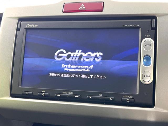 フリード Ｇ　プレミアムエディション　４ＷＤ　両側パワースライド　純正ナビ　バックカメラ　ＥＴＣ　スマートキー　ＨＩＤヘッド　クルーズコントロール　７人乗り　オートライト　オートエアコン　地デジ　盗難防止装置　プライバシーガラス（3枚目）