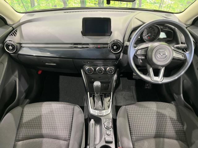デミオ １３Ｓ　４ＷＤ　純正ＳＤナビ　バックカメラ　禁煙車　スマートキー　ＬＥＤヘッド　オートライト　Ｂｌｕｅｔｏｏｔｈ　ＣＤ　ＤＶＤ再生　地デジ（2枚目）