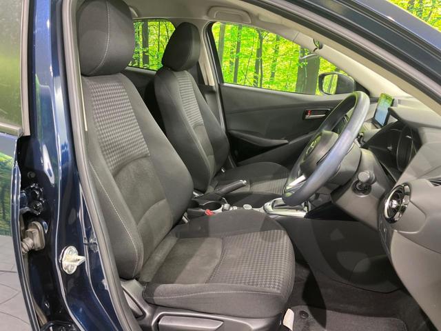 デミオ １３Ｓ　４ＷＤ　純正ＳＤナビ　バックカメラ　禁煙車　スマートキー　ＬＥＤヘッド　オートライト　Ｂｌｕｅｔｏｏｔｈ　ＣＤ　ＤＶＤ再生　地デジ（8枚目）