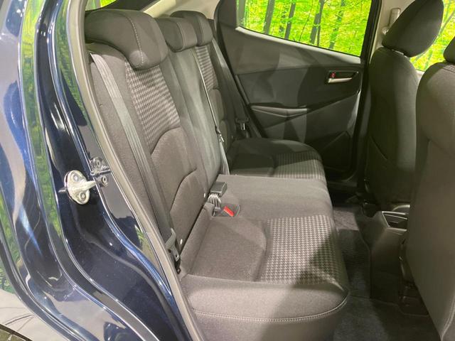 デミオ １３Ｓ　４ＷＤ　純正ＳＤナビ　バックカメラ　禁煙車　スマートキー　ＬＥＤヘッド　オートライト　Ｂｌｕｅｔｏｏｔｈ　ＣＤ　ＤＶＤ再生　地デジ（9枚目）