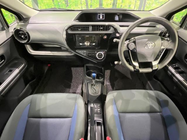 アクア Ｓ　寒冷地仕様　禁煙車　オーディオプレーヤー　スマートキー　オートエアコン　オートライト　横滑り防止装置　盗難防止装置　電動格納ミラー　プライバシーガラス　ヘッドライトレベライザー（2枚目）