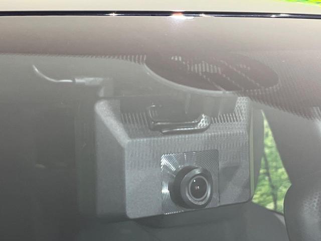 ヤリス ハイブリッドZ セーフティセンス 禁煙車 純正ディスプレイオーディオ 全周囲カメラ レーダークルーズ 寒冷地仕様 Bluetooth スマートキー AC100V電源 LEDヘッドライト シートヒーター 車線逸脱警報(27枚目)