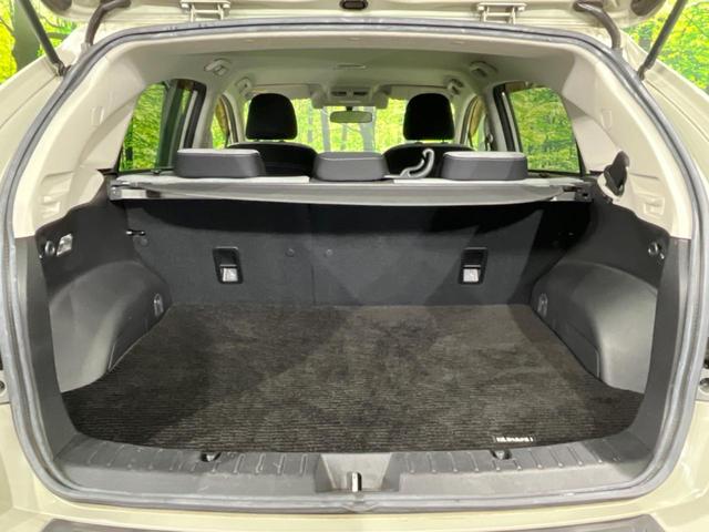 XVハイブリッド 2.0i-L アイサイト 4WD 純正SDナビ 衝突軽減 レーダークルーズ 禁煙車 スマートキー HIDヘッド オートハイビーム 車線逸脱警報 オートライト 純正17インチアルミ Bluetooth CD DVD再生(11枚目)