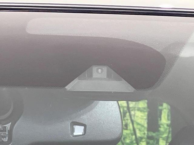 ノート Ｘ　ＦＯＵＲ　Ｖセレクション＋セーフティ　４ＷＤ　純正ＳＤナビ　全周囲カメラ　エマージェンシーブレーキ　禁煙車　ドラレコ　コーナーセンサー　スマートキー　ＬＥＤヘッド　ＥＴＣ　車線逸脱警報　オートライト　オートエアコン　Ｂｌｕｅｔｏｏｔｈ（5枚目）