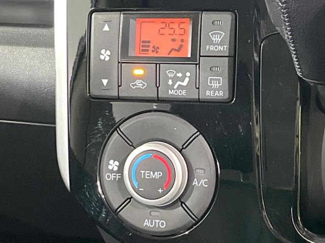 【オートエアコン】一度お好みの温度に設定すれば、車内の温度を検知し風量や温度を自動で調整。暑い…寒い…と何度もスイッチ操作をする必要はありません。快適な車内空間には必須の機能ですね♪