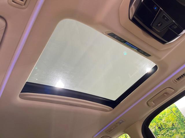 アルファードハイブリッド Ｘ　サンルーフ　両側電動スライドドア　１１型ＢＩＧ‐Ｘ　フリップダウンモニター　バックカメラ　衝突被害軽減システム　レーダークルーズ　禁煙車　コーナーセンサー　スマートキー　ＬＥＤヘッド　ビルトインＥＴＣ（3枚目）