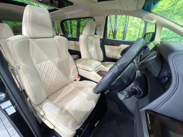 アルファードハイブリッド Ｘ　サンルーフ　両側電動スライドドア　１１型ＢＩＧ‐Ｘ　フリップダウンモニター　バックカメラ　衝突被害軽減システム　レーダークルーズ　禁煙車　コーナーセンサー　スマートキー　ＬＥＤヘッド　ビルトインＥＴＣ（8枚目）