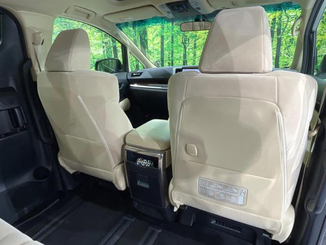 アルファードハイブリッド Ｘ　サンルーフ　両側電動スライドドア　１１型ＢＩＧ‐Ｘ　フリップダウンモニター　バックカメラ　衝突被害軽減システム　レーダークルーズ　禁煙車　コーナーセンサー　スマートキー　ＬＥＤヘッド　ビルトインＥＴＣ（42枚目）