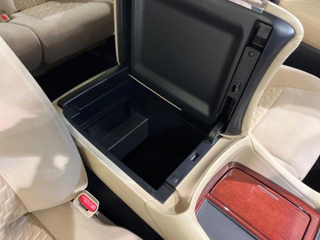 アルファードハイブリッド Ｘ　サンルーフ　両側電動スライドドア　１１型ＢＩＧ‐Ｘ　フリップダウンモニター　バックカメラ　衝突被害軽減システム　レーダークルーズ　禁煙車　コーナーセンサー　スマートキー　ＬＥＤヘッド　ビルトインＥＴＣ（62枚目）