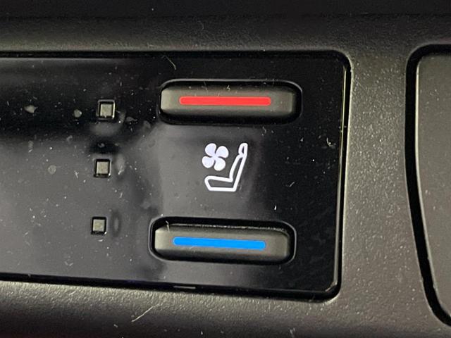 ＲＡＶ４ ハイブリッドアドベンチャー　オフロードパッケージＩＩ　本州仕入　１０．５インチＤＡ　バックカメラ　衝突軽減ブレーキ　デジタルインナーミラー　１００Ｖ電源　エンジンスターター　レーダークルーズ　禁煙車　レザー調シート　前席シートエアコン　パワーシート（10枚目）