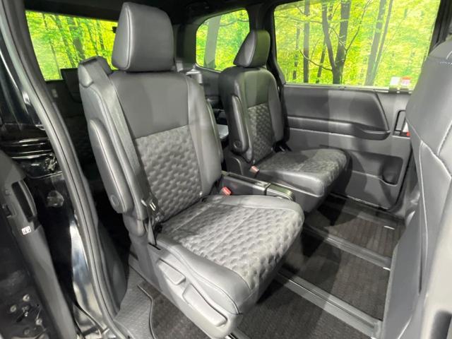 ヴォクシー ハイブリッドＳ－Ｚ　本州仕入　快適利便ＰＫＧ　１０．５インチ純正ＤＡ　両側電動ドア　後席モニター　バックカメラ　寒冷地仕様　電動リアゲート　１００Ｖ電源　レーダークルーズ　禁煙車　シートヒーター（11枚目）