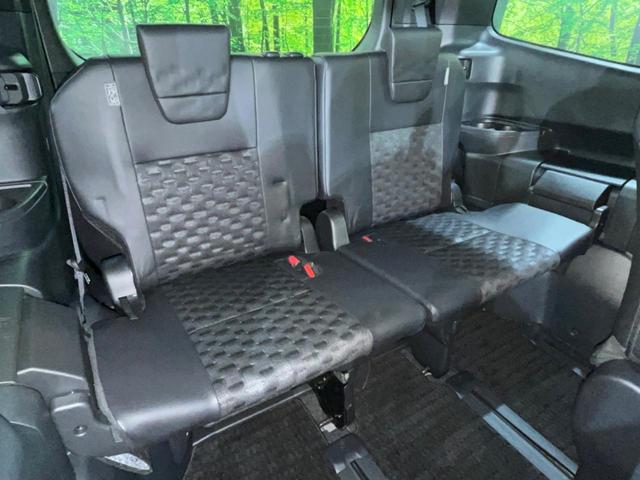 ヴォクシー ハイブリッドＳ－Ｚ　本州仕入　快適利便ＰＫＧ　１０．５インチ純正ＤＡ　両側電動ドア　後席モニター　バックカメラ　寒冷地仕様　電動リアゲート　１００Ｖ電源　レーダークルーズ　禁煙車　シートヒーター（12枚目）