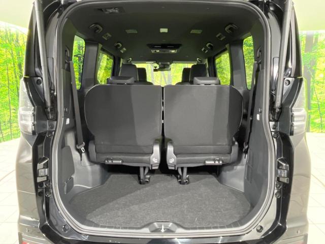 ヴォクシー ハイブリッドＳ－Ｚ　本州仕入　快適利便ＰＫＧ　１０．５インチ純正ＤＡ　両側電動ドア　後席モニター　バックカメラ　寒冷地仕様　電動リアゲート　１００Ｖ電源　レーダークルーズ　禁煙車　シートヒーター（13枚目）