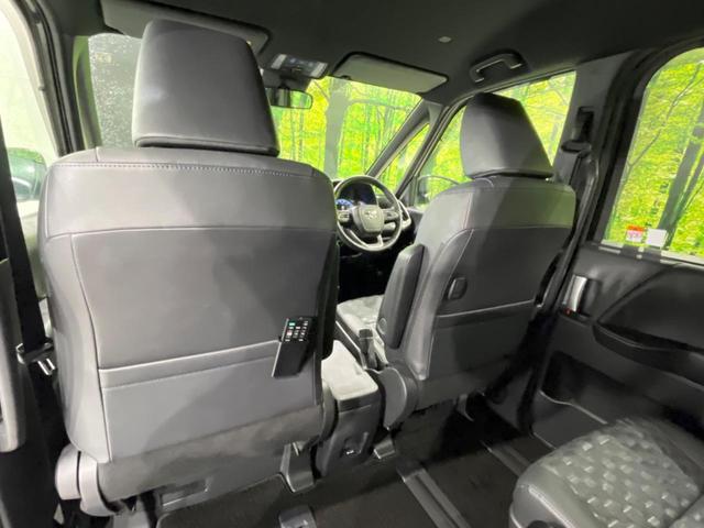 ヴォクシー ハイブリッドＳ－Ｚ　本州仕入　快適利便ＰＫＧ　１０．５インチ純正ＤＡ　両側電動ドア　後席モニター　バックカメラ　寒冷地仕様　電動リアゲート　１００Ｖ電源　レーダークルーズ　禁煙車　シートヒーター（43枚目）