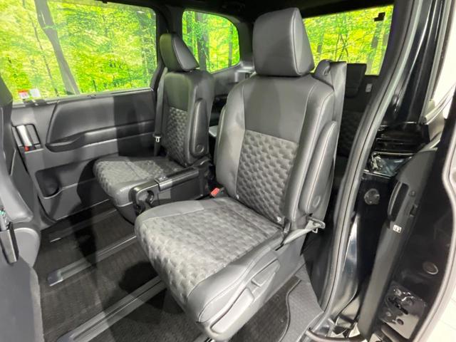 ヴォクシー ハイブリッドＳ－Ｚ　本州仕入　快適利便ＰＫＧ　１０．５インチ純正ＤＡ　両側電動ドア　後席モニター　バックカメラ　寒冷地仕様　電動リアゲート　１００Ｖ電源　レーダークルーズ　禁煙車　シートヒーター（44枚目）