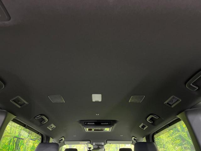 ヴォクシー ハイブリッドＳ－Ｚ　本州仕入　快適利便ＰＫＧ　１０．５インチ純正ＤＡ　両側電動ドア　後席モニター　バックカメラ　寒冷地仕様　電動リアゲート　１００Ｖ電源　レーダークルーズ　禁煙車　シートヒーター（55枚目）