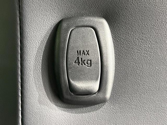 ヴォクシー ハイブリッドＳ－Ｚ　本州仕入　快適利便ＰＫＧ　１０．５インチ純正ＤＡ　両側電動ドア　後席モニター　バックカメラ　寒冷地仕様　電動リアゲート　１００Ｖ電源　レーダークルーズ　禁煙車　シートヒーター（61枚目）