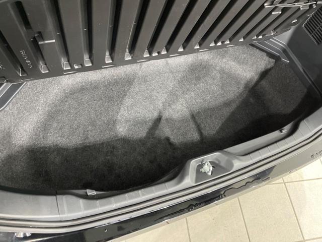 ヴォクシー ハイブリッドＳ－Ｚ　本州仕入　快適利便ＰＫＧ　１０．５インチ純正ＤＡ　両側電動ドア　後席モニター　バックカメラ　寒冷地仕様　電動リアゲート　１００Ｖ電源　レーダークルーズ　禁煙車　シートヒーター（66枚目）