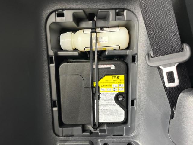 ヴォクシー ハイブリッドＳ－Ｚ　本州仕入　快適利便ＰＫＧ　１０．５インチ純正ＤＡ　両側電動ドア　後席モニター　バックカメラ　寒冷地仕様　電動リアゲート　１００Ｖ電源　レーダークルーズ　禁煙車　シートヒーター（68枚目）