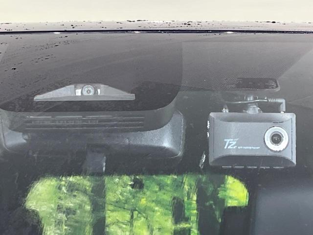ヴォクシー ハイブリッドＳ－Ｚ　快適利便ＰＫＧ　フリップダウン　純正１０．５インチＤＡ　両側パワスラ　バックカメラ　寒冷地仕様　衝突被害軽減システム　１００Ｖ電源　レーダークルーズ　禁煙車　電動リアゲート　ドラレコ（8枚目）