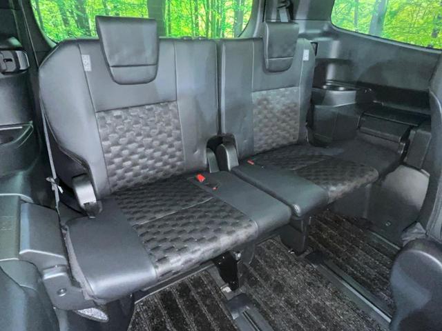 ヴォクシー ハイブリッドＳ－Ｚ　快適利便ＰＫＧ　フリップダウン　純正１０．５インチＤＡ　両側パワスラ　バックカメラ　寒冷地仕様　衝突被害軽減システム　１００Ｖ電源　レーダークルーズ　禁煙車　電動リアゲート　ドラレコ（12枚目）